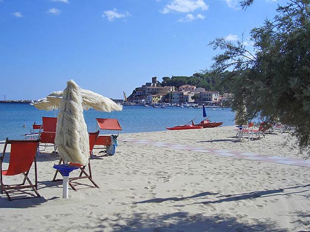 Badeurlaub auf Elba bietet sich in Marina di Campo an.