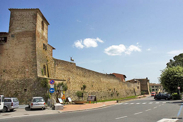 Die Stadtmauer in San Casciano in Val di Pesa