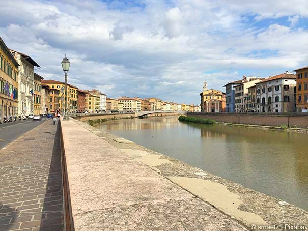 Pisa erstreckt sich entlang des Flusses Arno